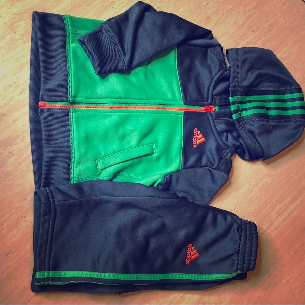 Adidas zip up hoodie sweatsuit